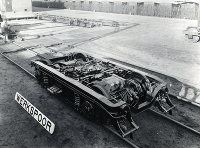 172057 Afbeelding van een motordraaistel van een electrisch treinstel mat. 1946 (plan C) op het terrein van Werkspoor ...